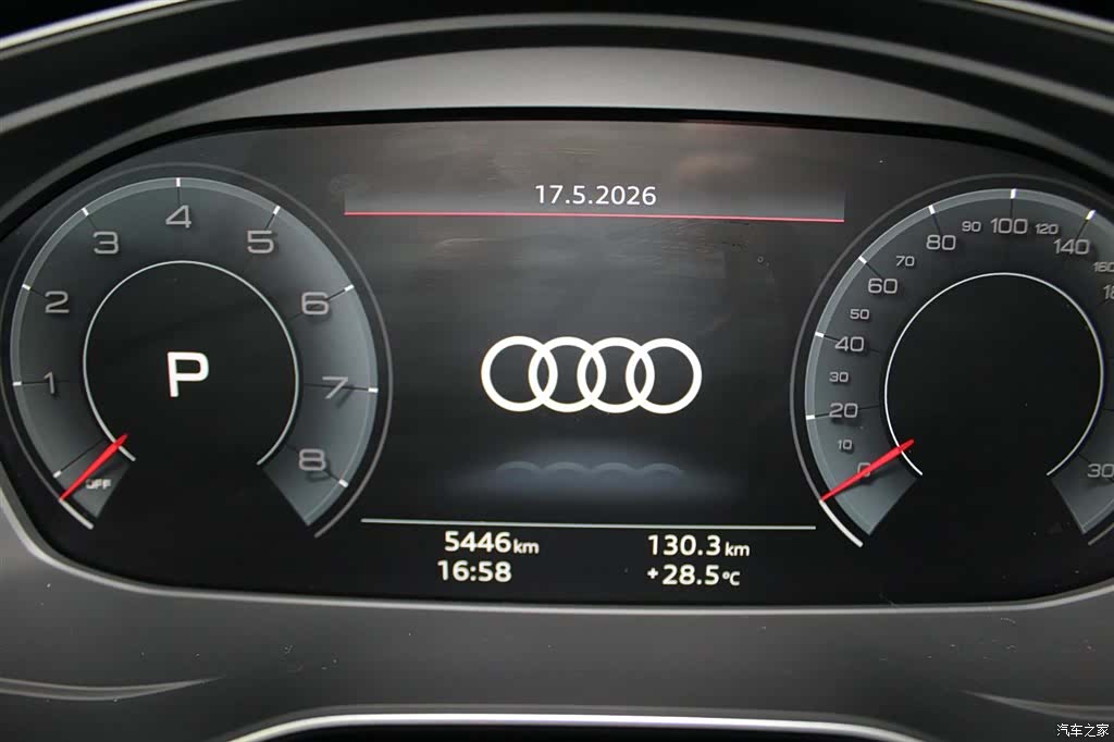 Audi Q5L, 2025 11