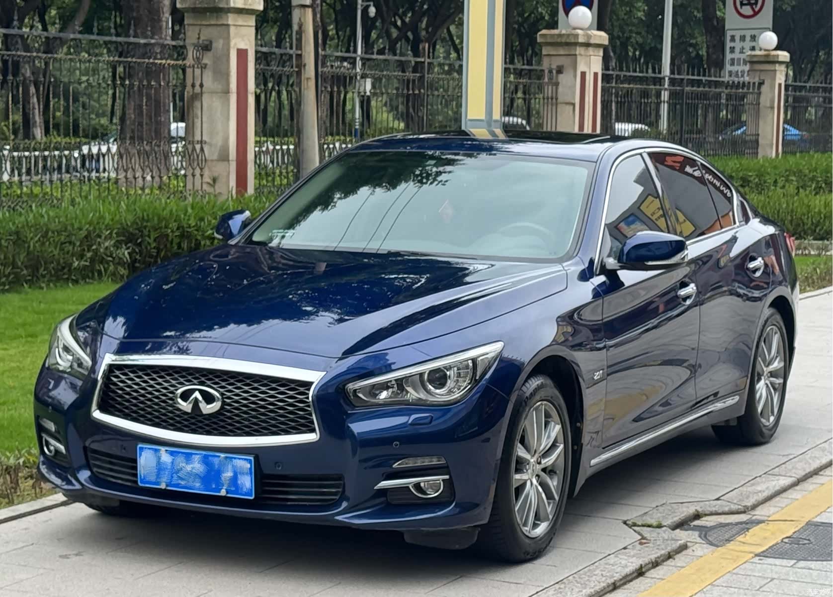 Infiniti Q50L
