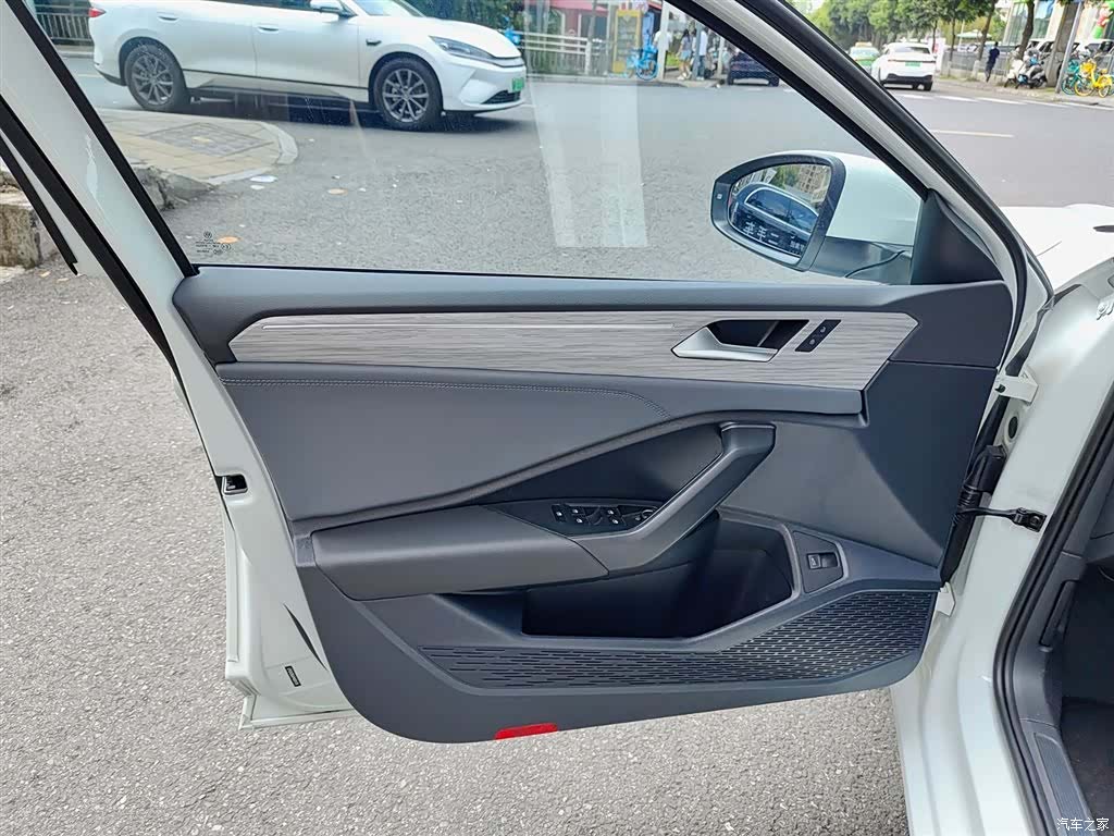 Volkswagen Sagitar, 2024 6