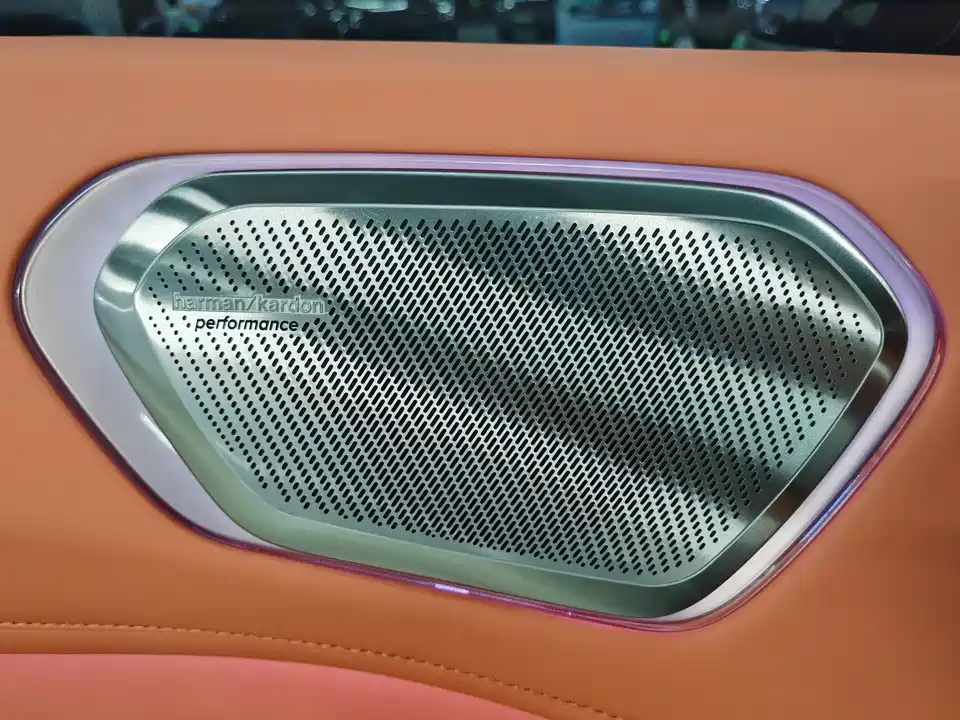 Lynk & Co 900