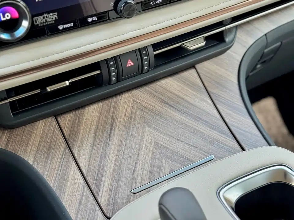 Lexus LM