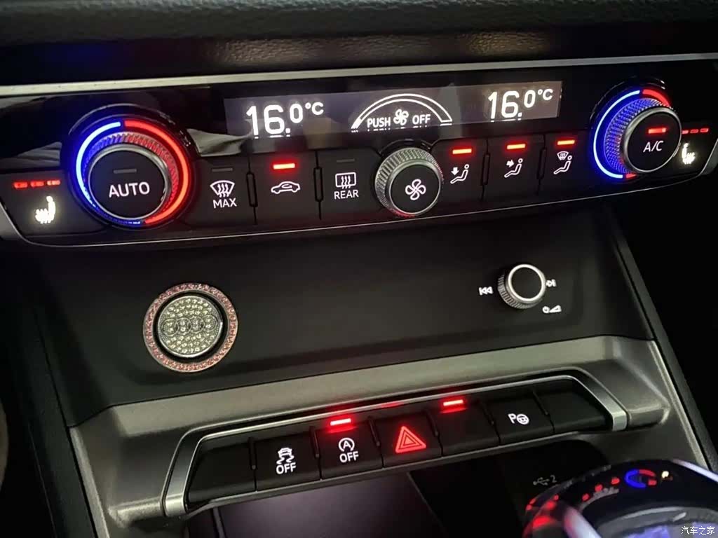 Audi Q3, 2022 10