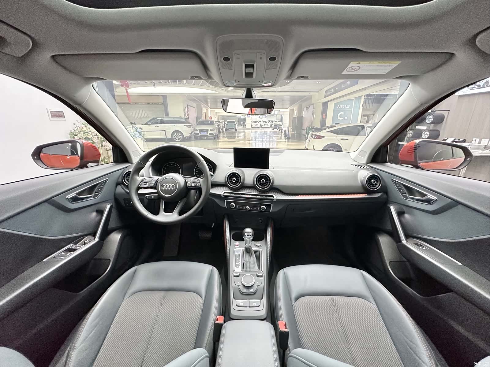 Audi Q2L, 2019 9