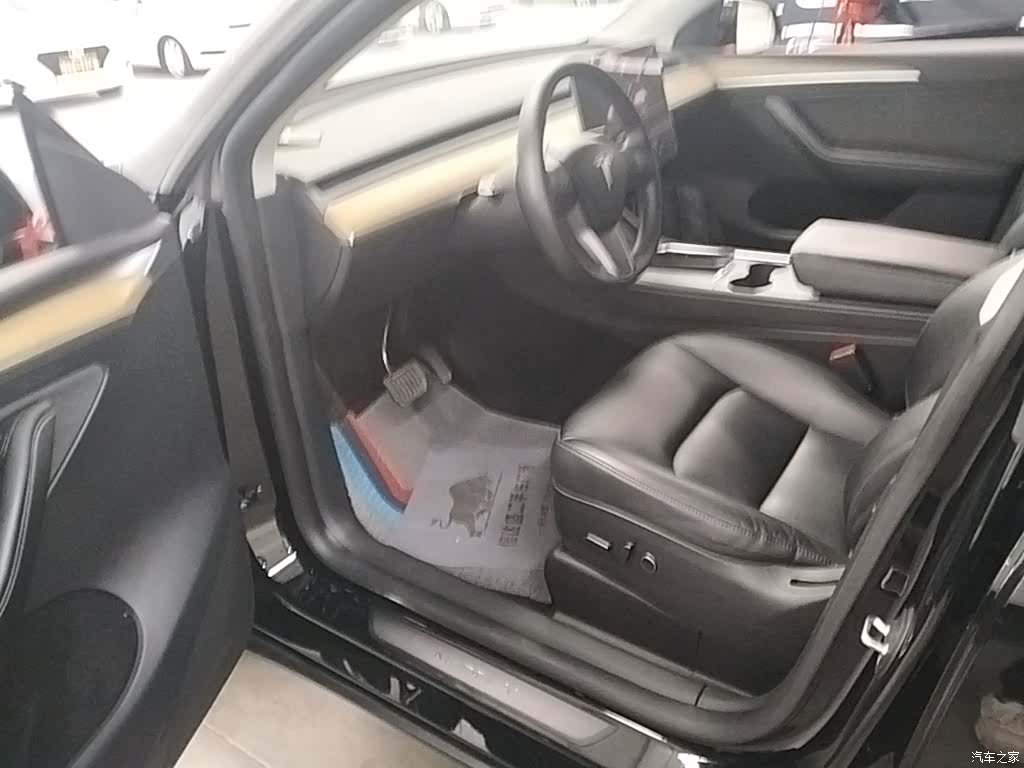 Tesla Model Y, 2023 16