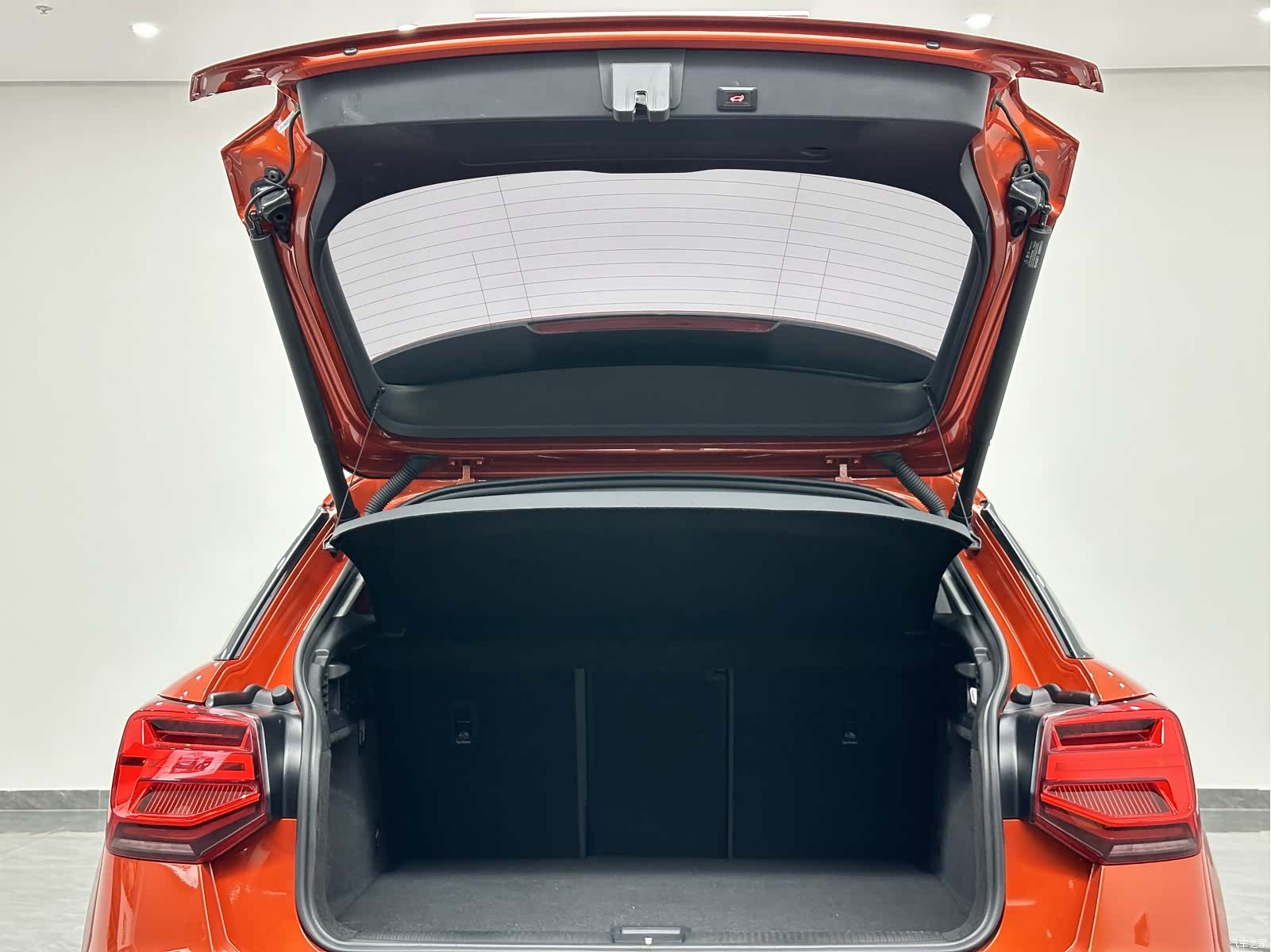 Audi Q2L, 2019 28