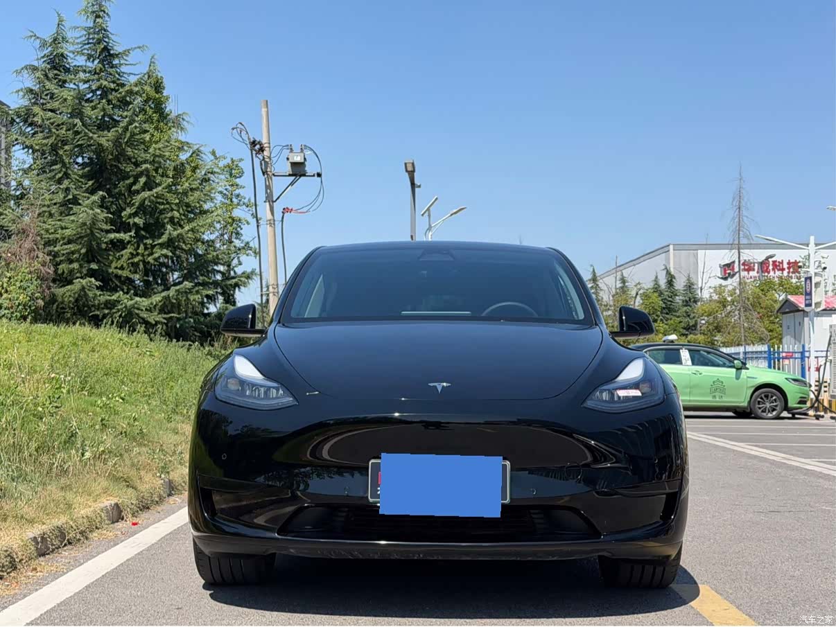 Tesla Model Y, 2023 2