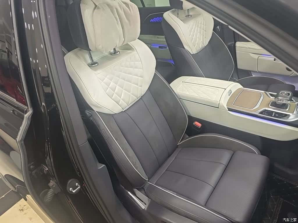 Hongqi E-HS9, 2023 25