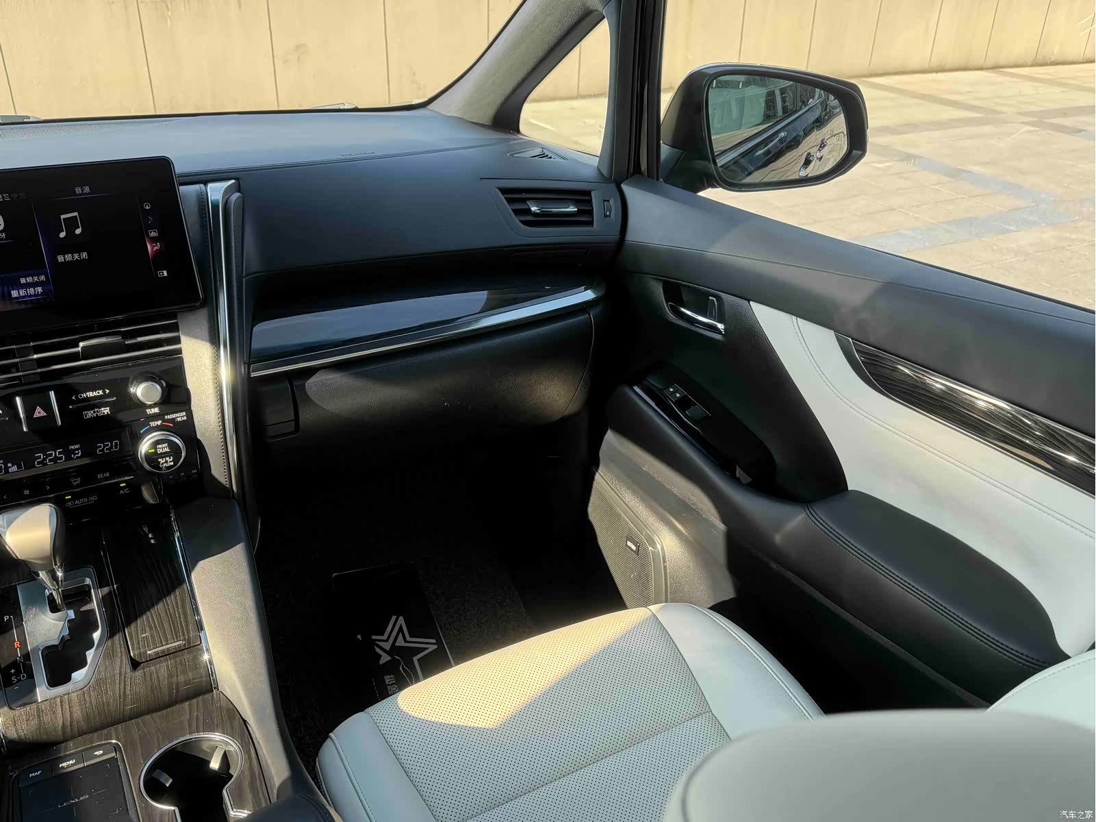 Lexus LM, 2021 13