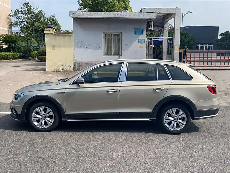 Volkswagen C-TREK Wei Collar