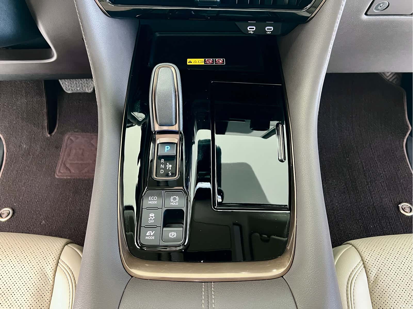 Toyota Alphard, 2025 20