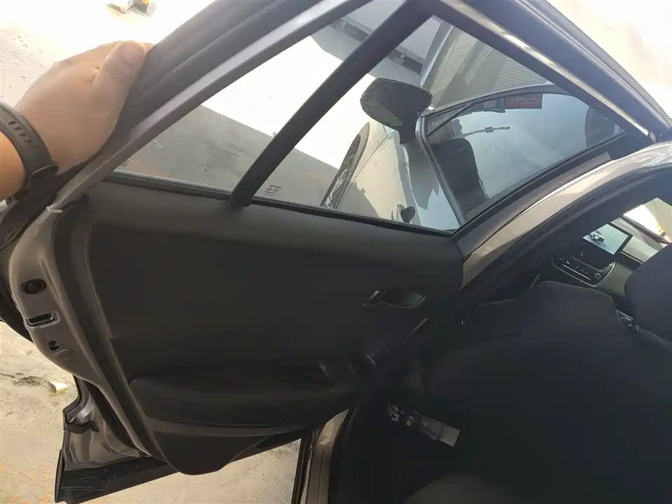 Toyota Corolla Sharp amplifier