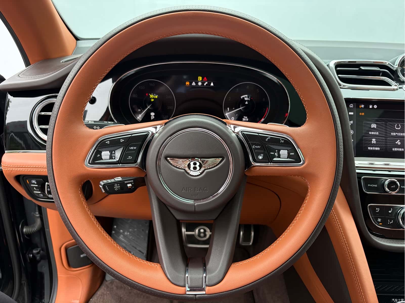 Bentley Bentayga, 2022 9