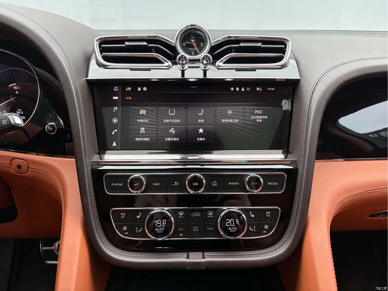 Bentley Bentayga, 2022 13