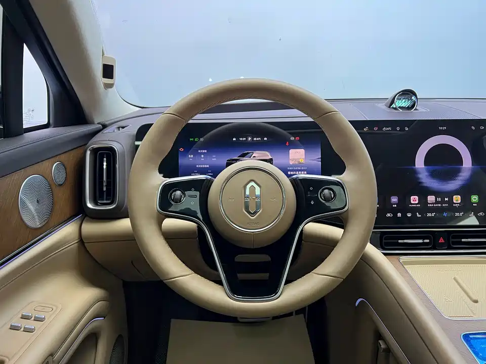 AITO Ask the world M9