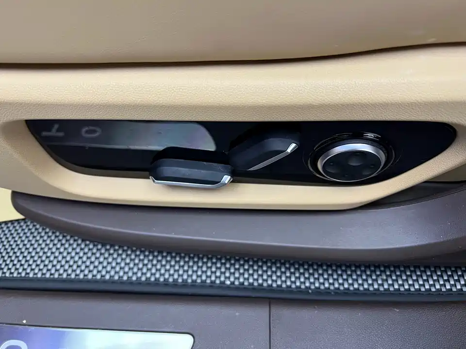 AITO Ask the world M9