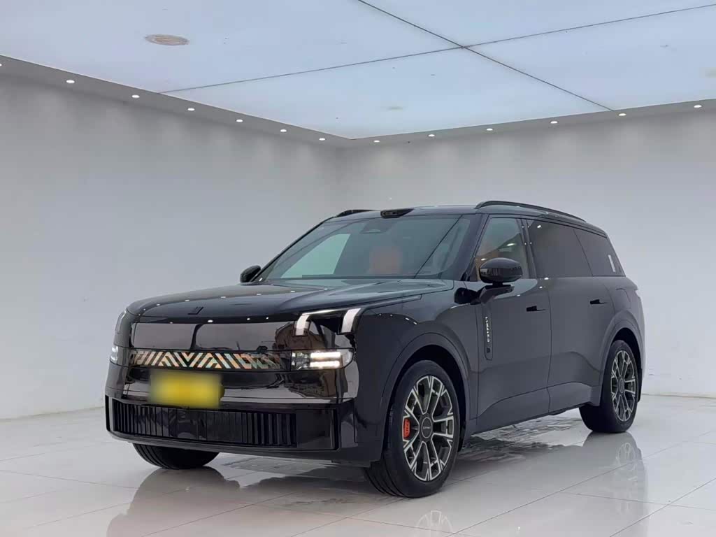 Lynk & Co 900