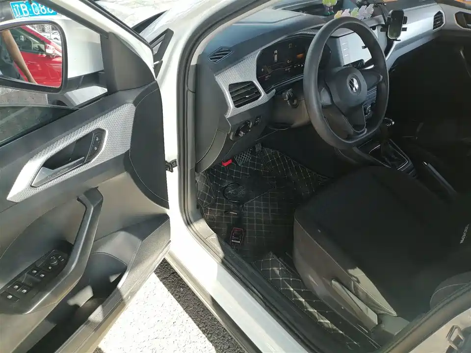 Volkswagen Exploring the shadow