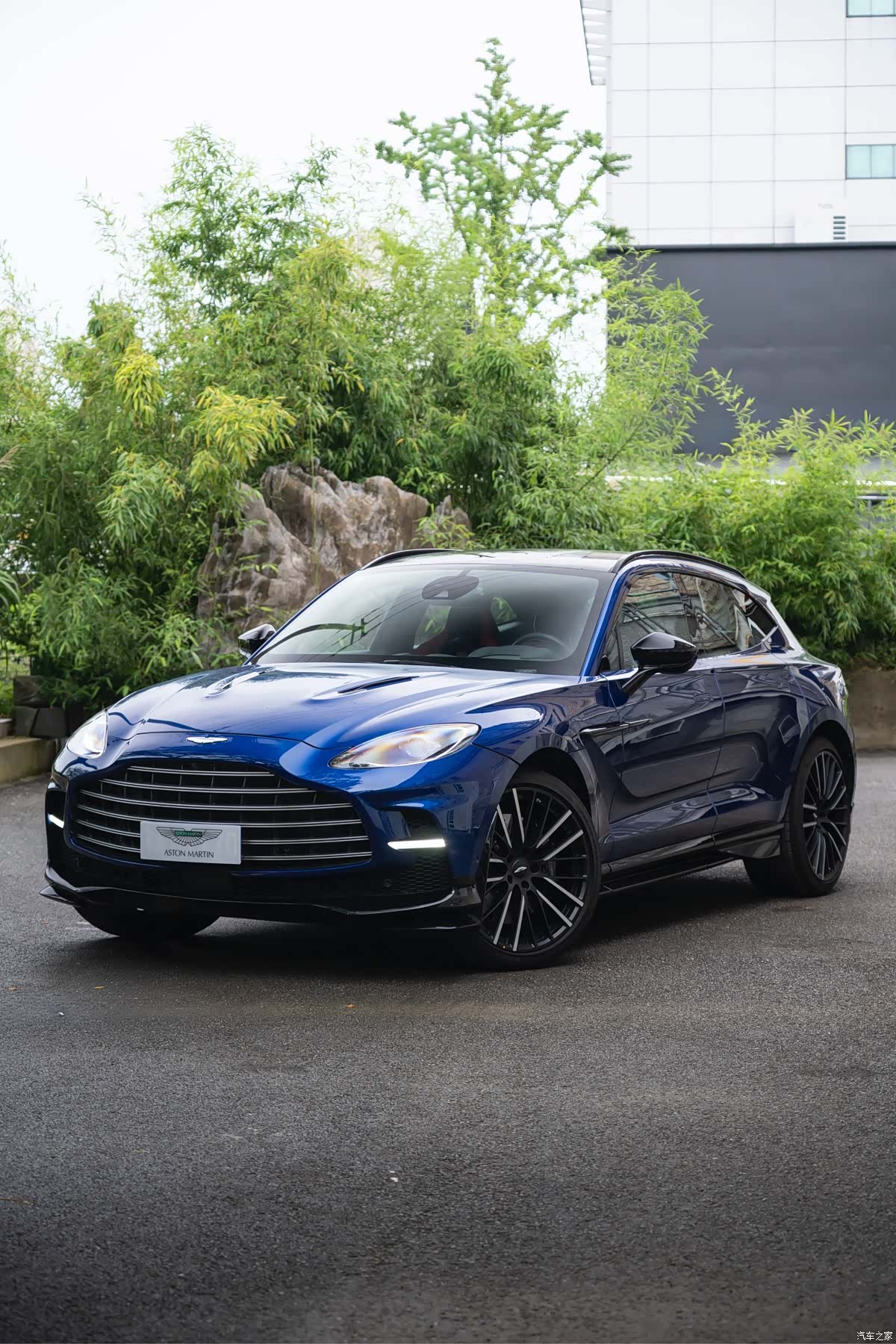 Aston Martin DBX