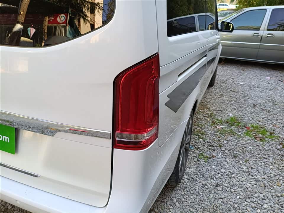 Mercedes-Benz V-class