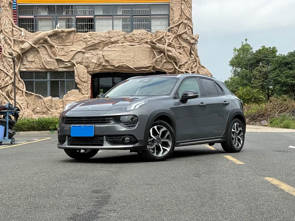 Lynk & Co 02