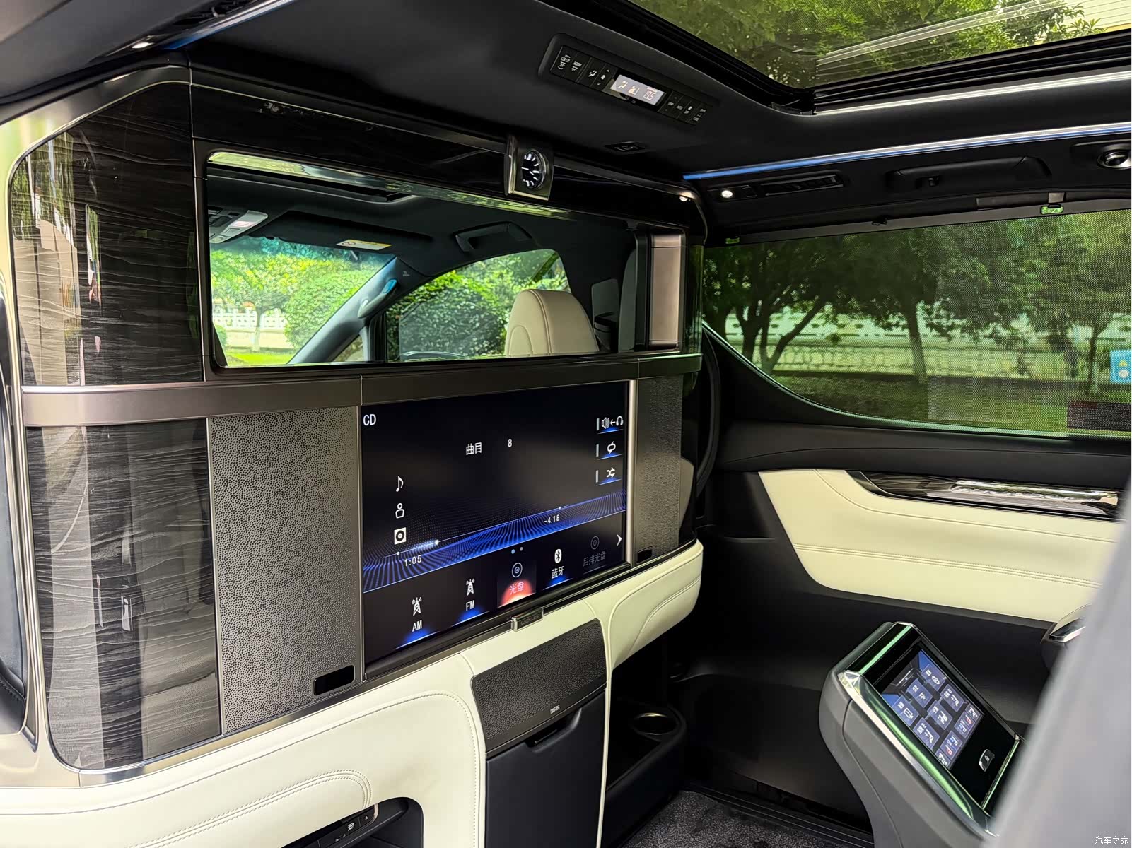 Lexus LM, 2022 20