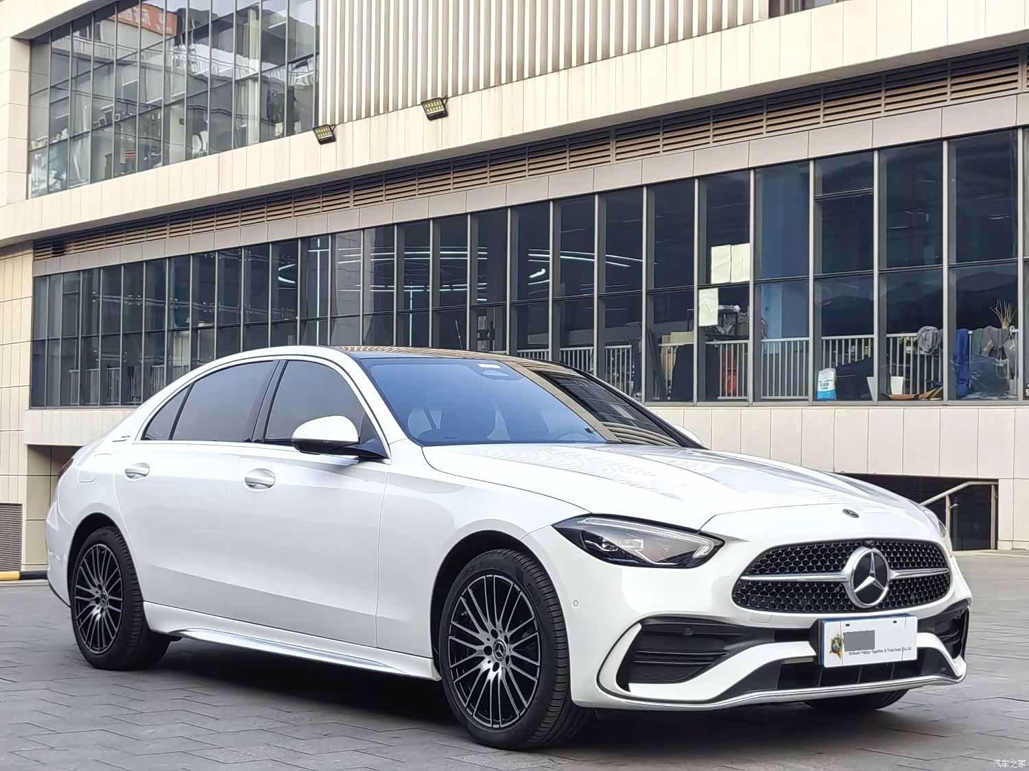 Mercedes-Benz C-Class, 2024 3