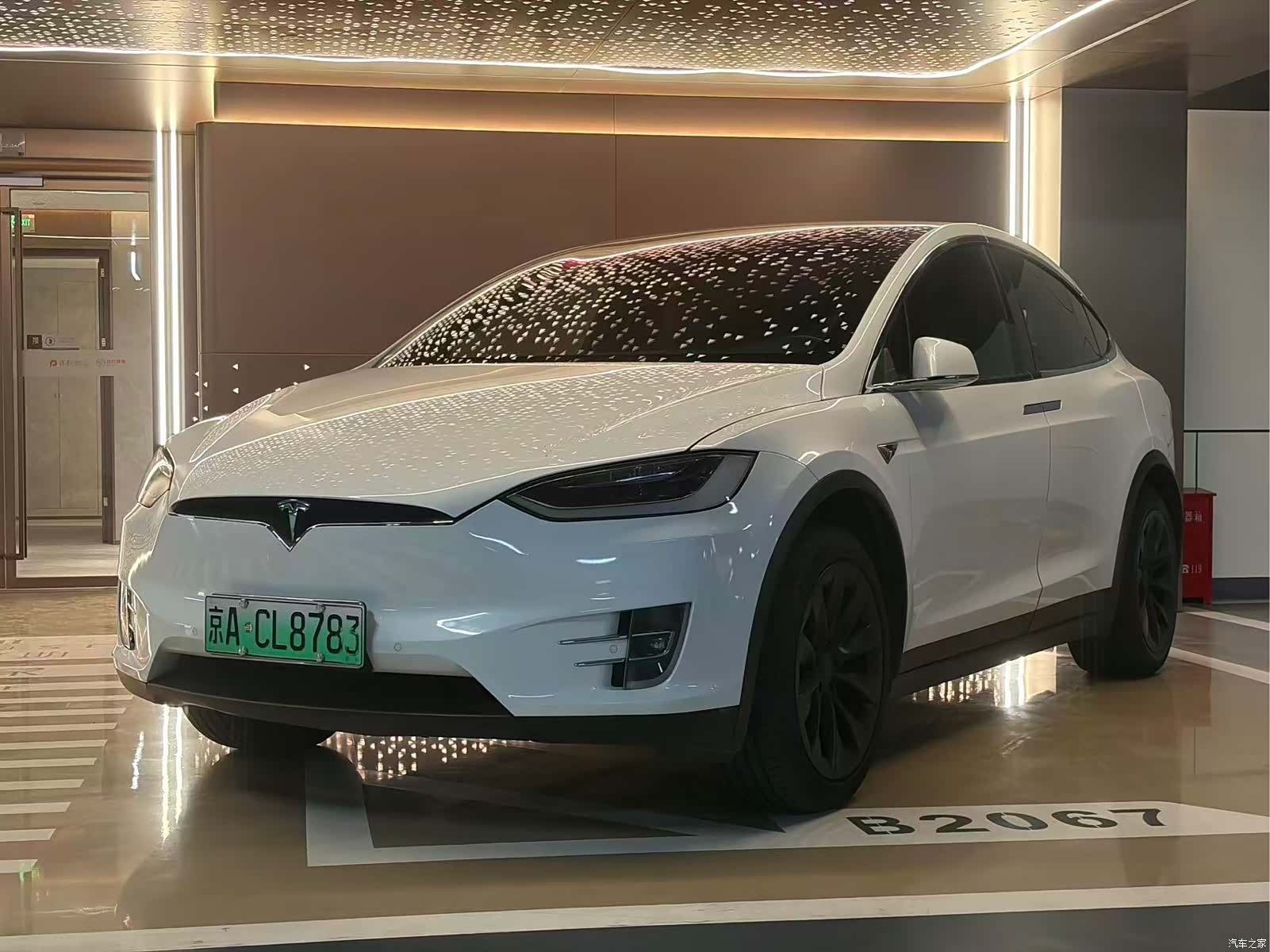 Tesla Model X, 2017 1