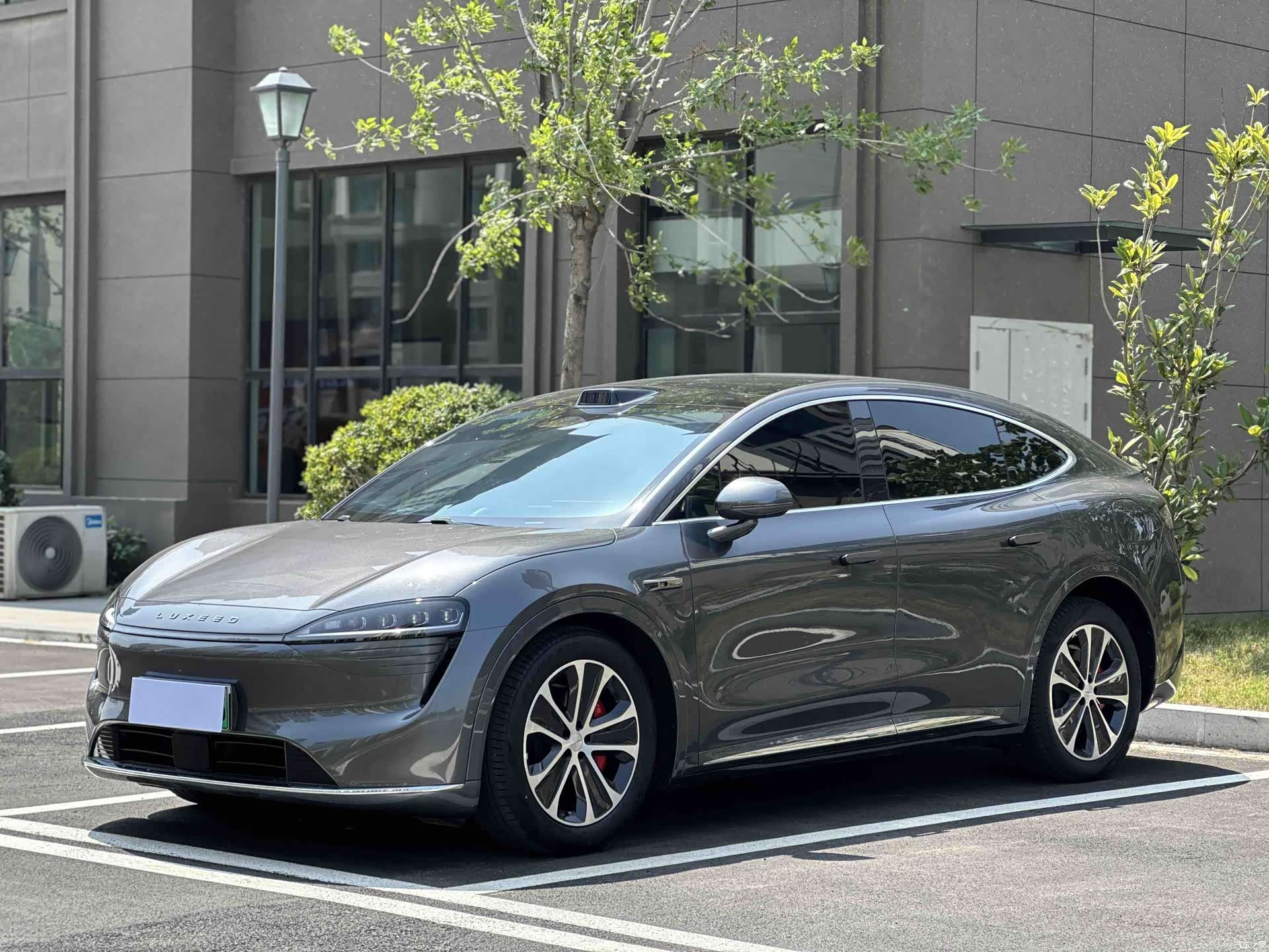 Luxeed R7