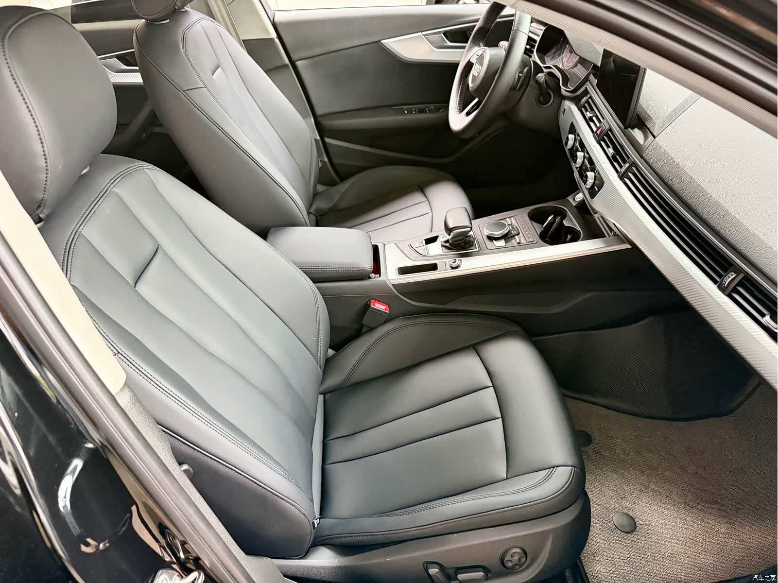 Audi A4L, 2017 все фото
