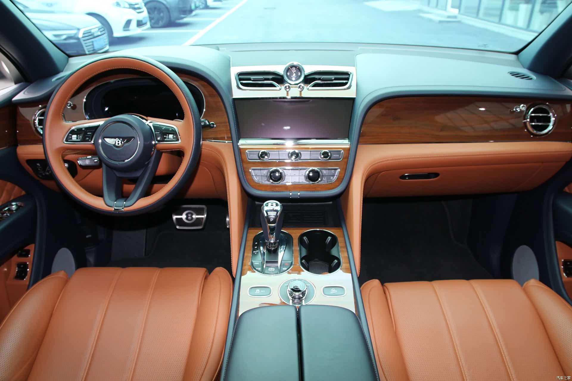 Bentley Bentayga, 2022 11
