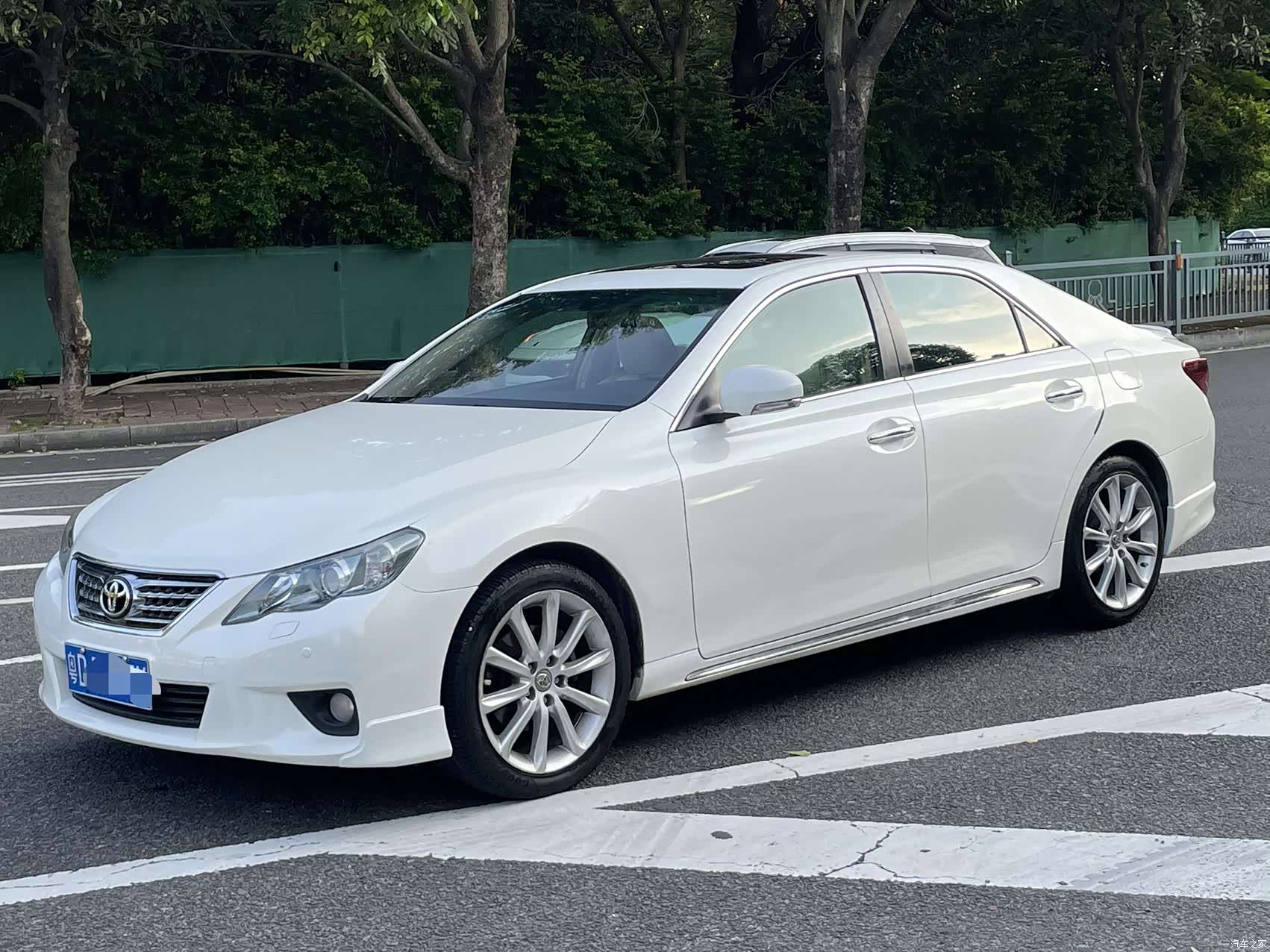 Toyota 2.5V, 2011 1