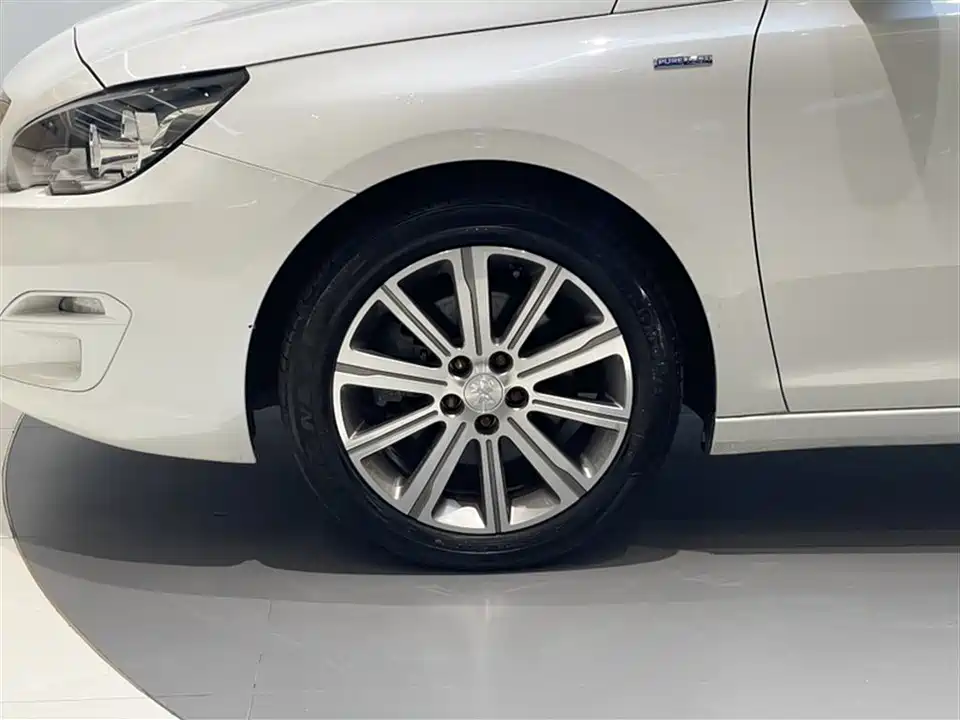 Peugeot 408