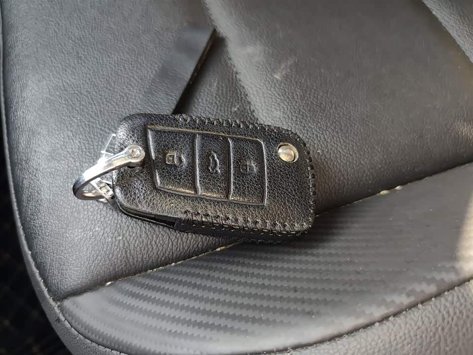 Volkswagen T-ROC exploring Songs