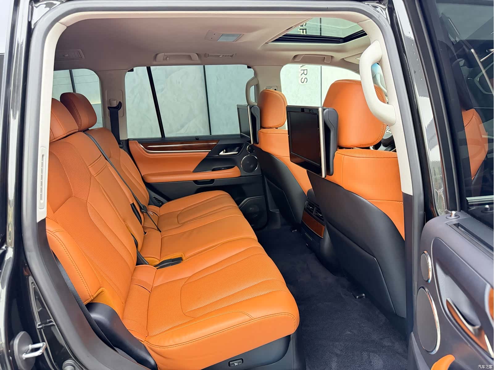 Lexus LX, 2017 16