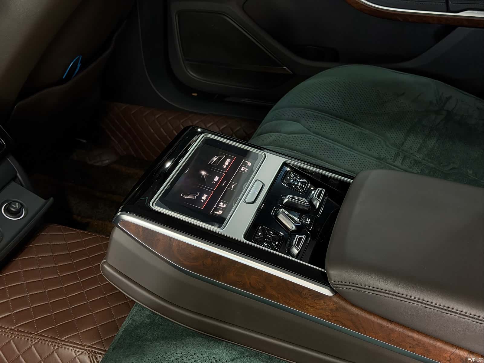 Audi A8L, 2019 9