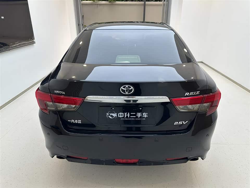 Toyota Reiz