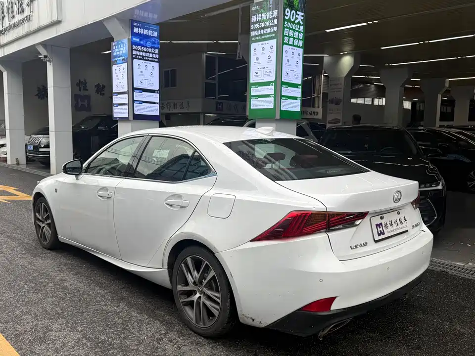 Lexus IS