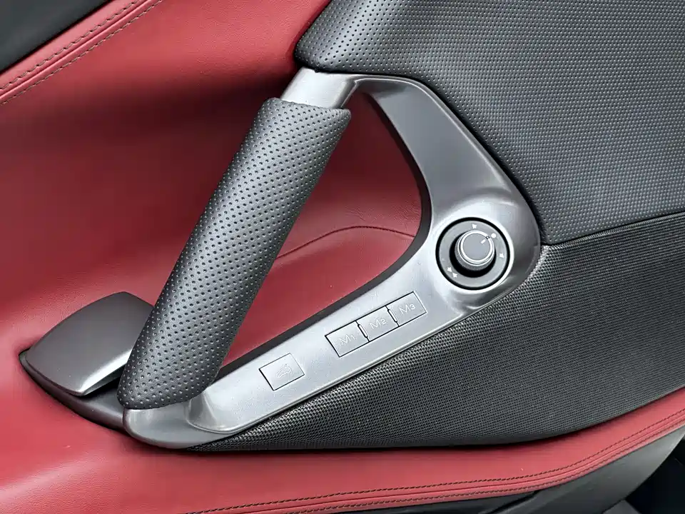 Ferrari 812