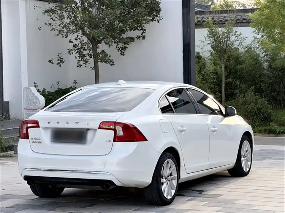 Volvo S60