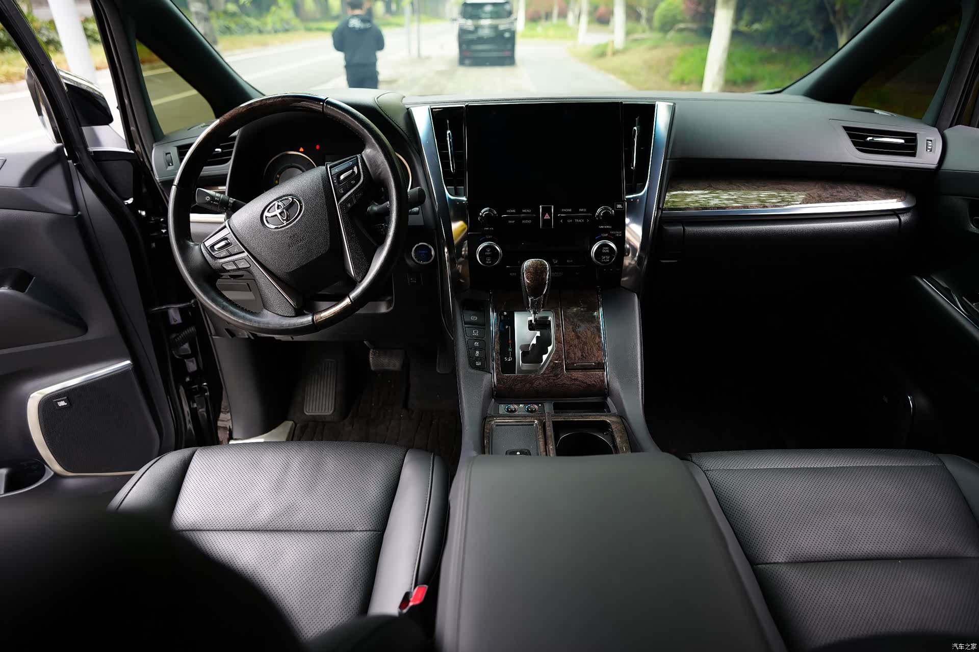 Toyota Vellfire, 2023 6