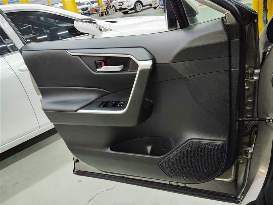 Toyota RAV4 Rongfang