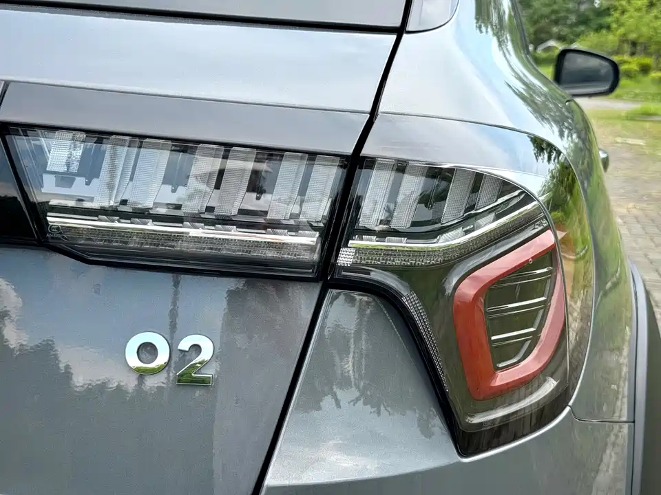 Lynk & Co 02