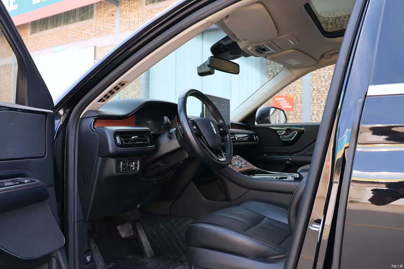 Lincoln Aviator, 2023 все фото