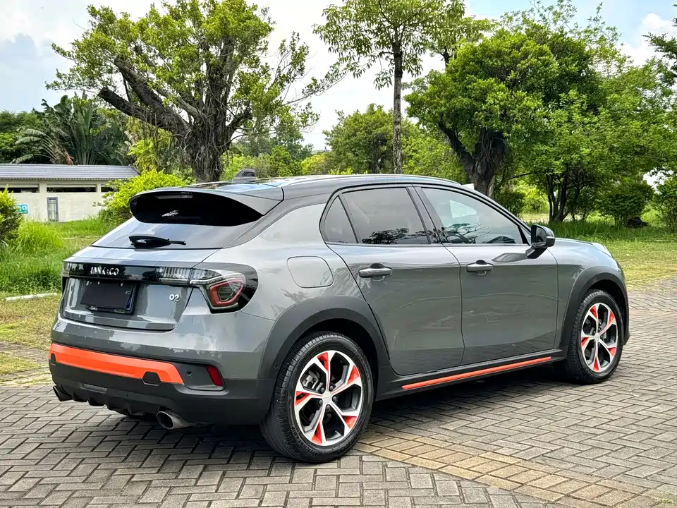 Lynk & Co 02
