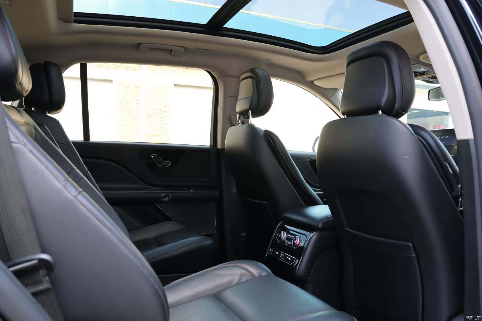 Lincoln Aviator, 2023 9