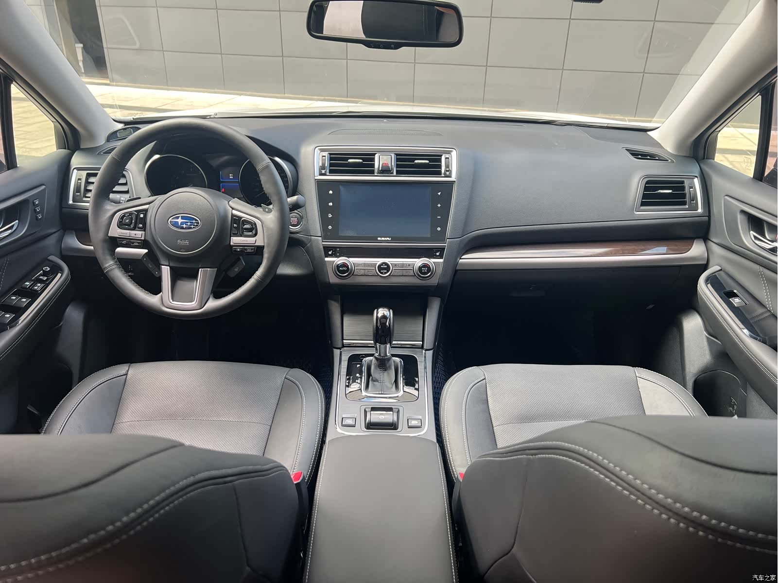 Subaru Outback, 2017 все фото