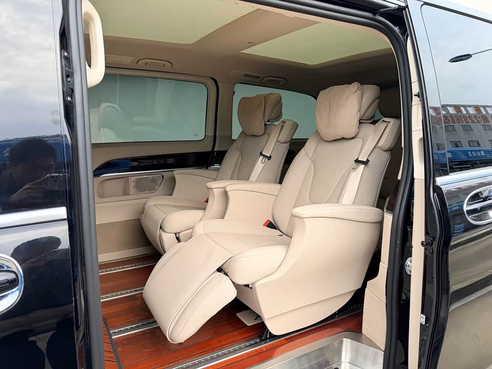 Mercedes-Benz V-class