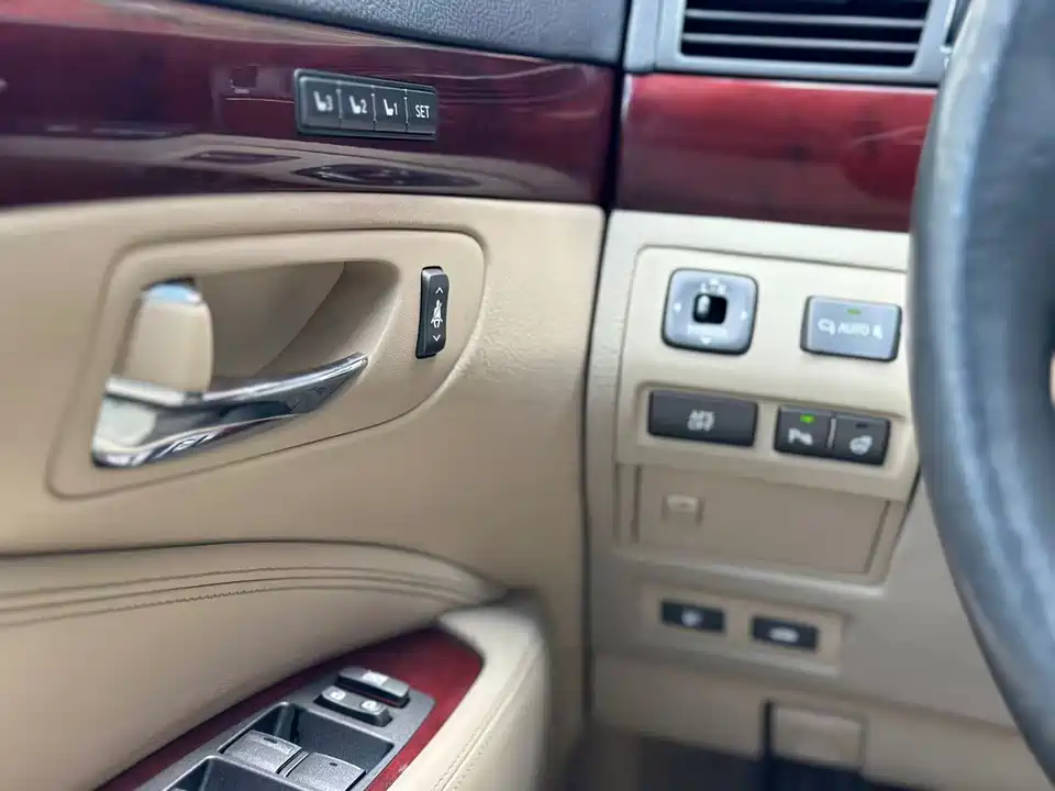 Lexus LS