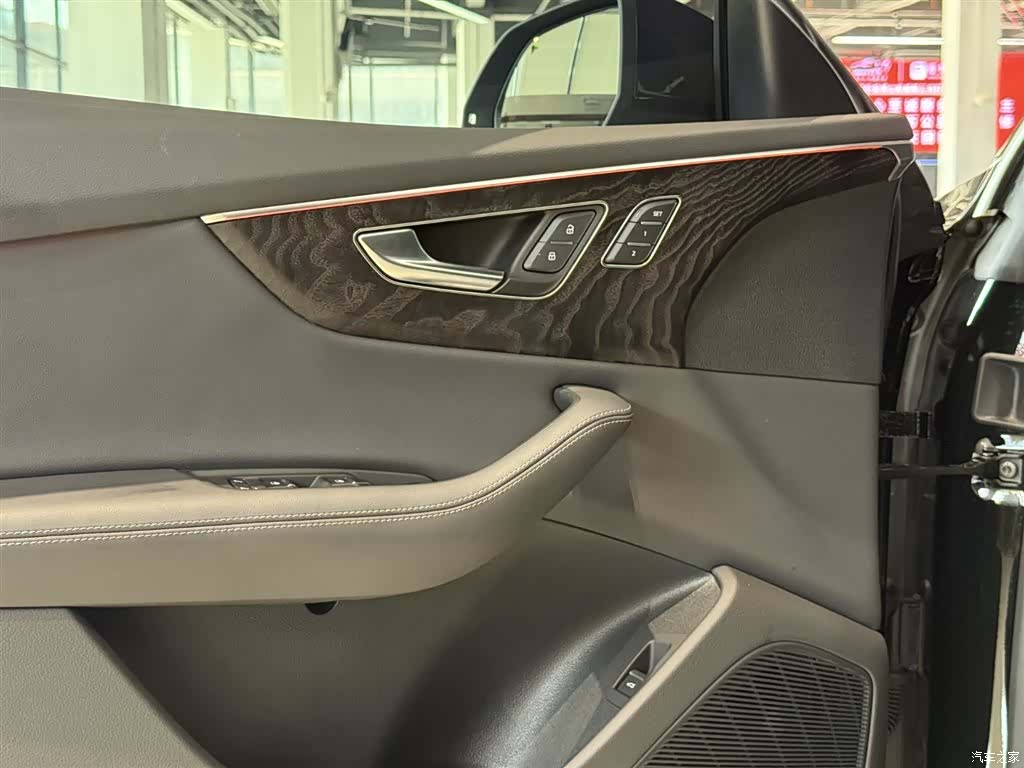 Audi Q8, 2025 25