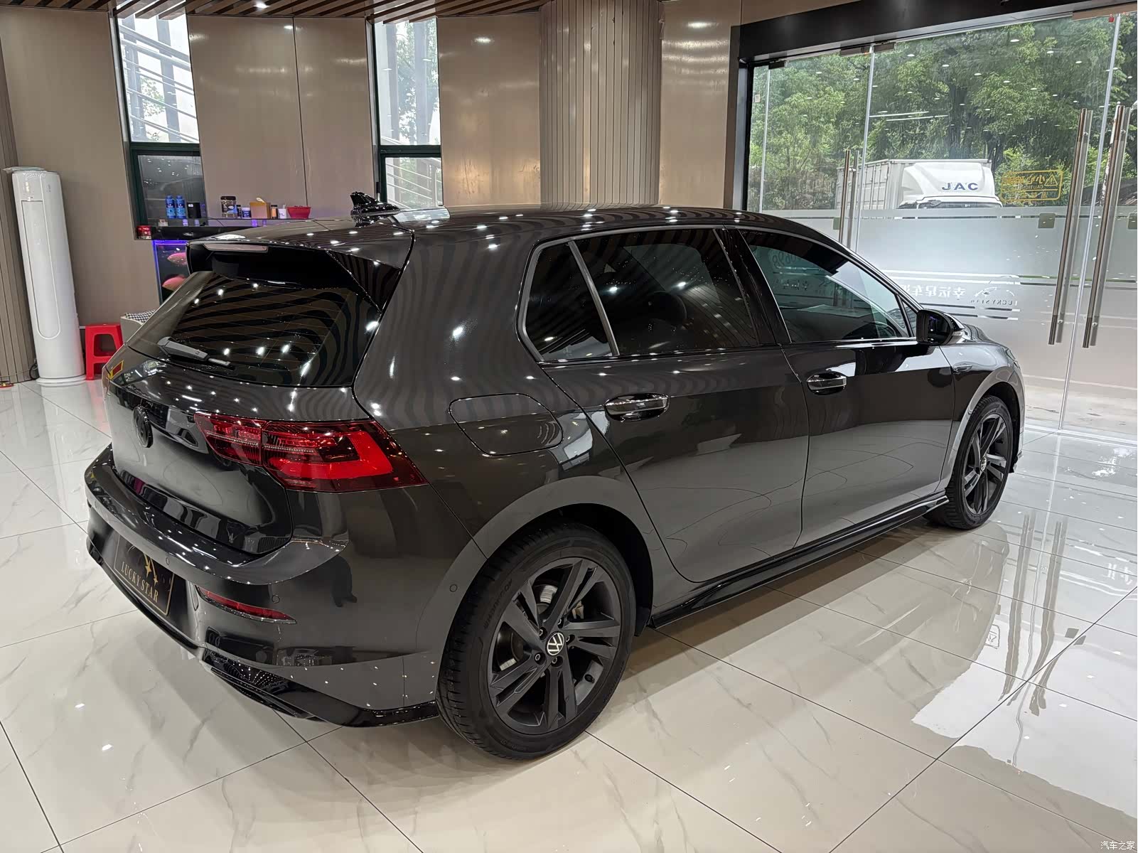 Volkswagen Golf, 2023 все фото